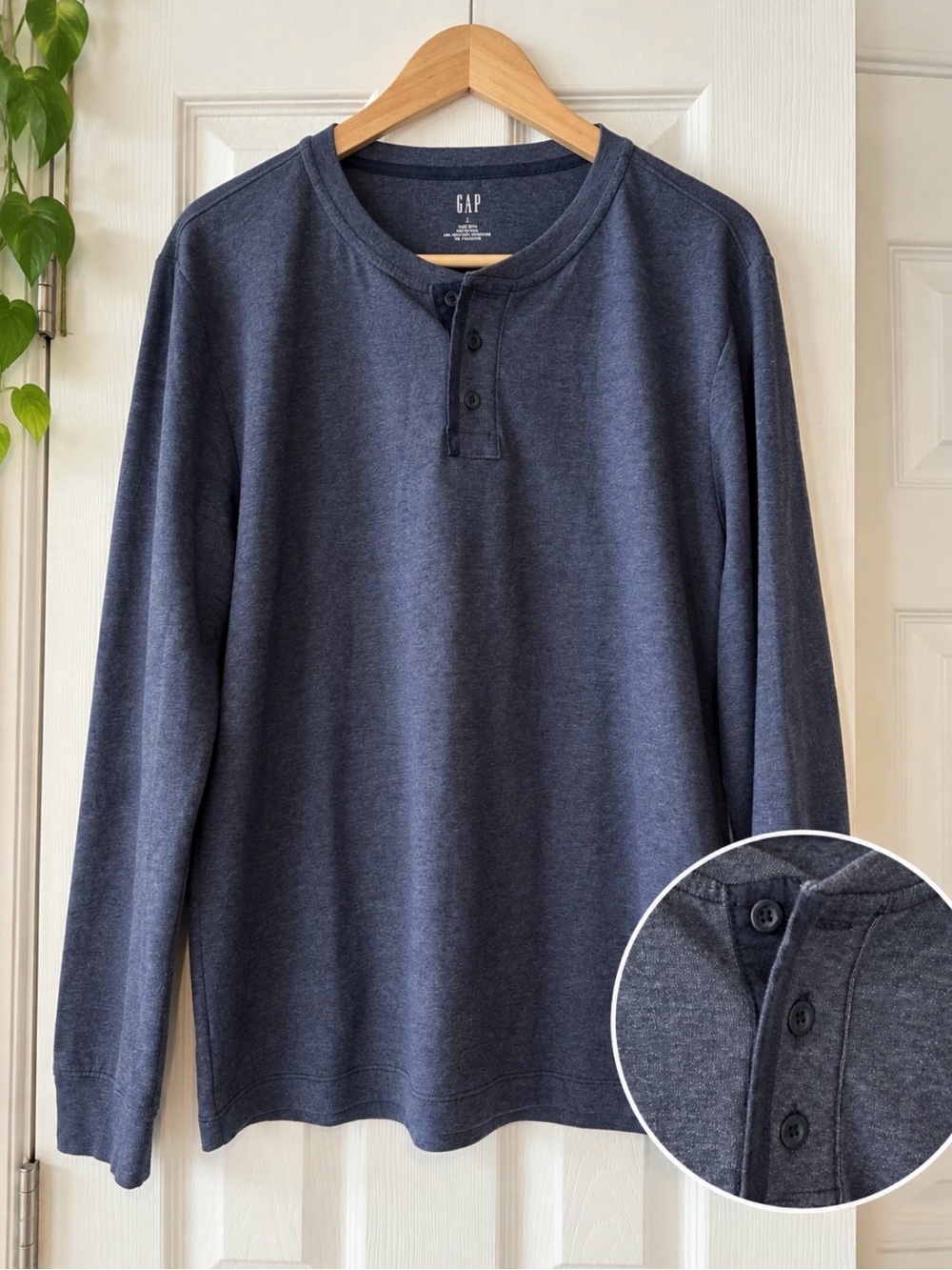 GAP Men's Long-Sleeve Henley in Dark Blue Heather, size large